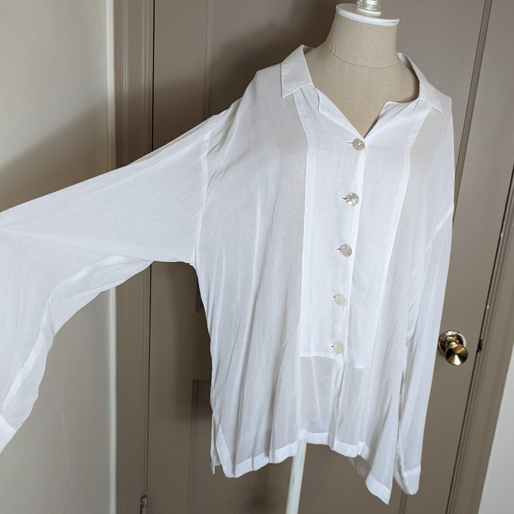 Vintage Nomadic Traders Coquette Top Cottage Core Semi-Sheer Abalone Button‎